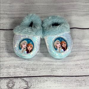 Disney Frozen slippers NWOT Sz small 5/6